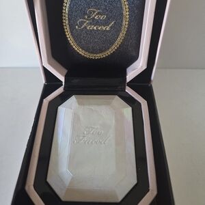Too Faced Iridescent Pearl Highlighter - Shimmering White with Subtle Pink Sheen